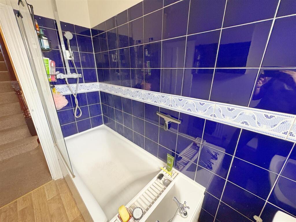 Bathroom (1).jpg