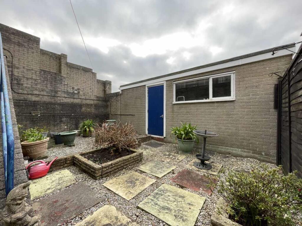 Yelamptone Drive 5 Garden 3.jpg