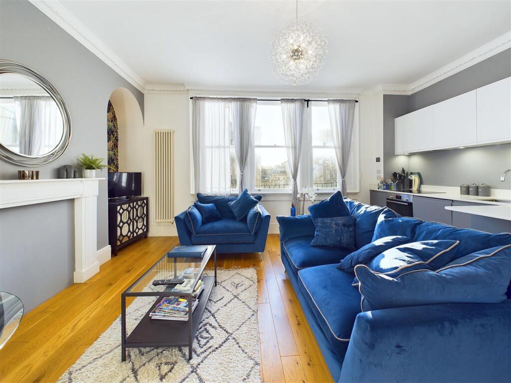 LIVING ROOM/KITCHEN AREA