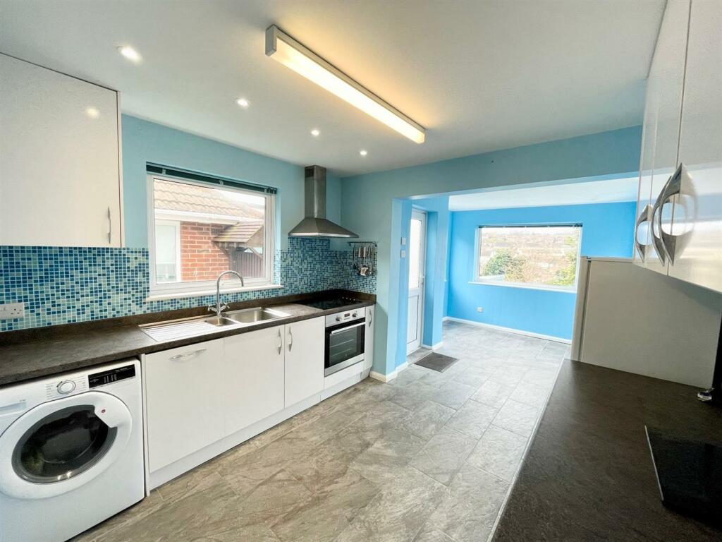 Kitchen 1.jpg