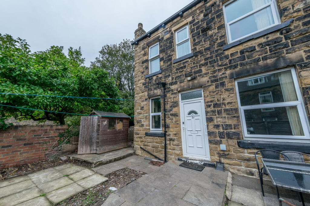 31 ZOAR STREET MORLEY LEEDS LS27 8JB