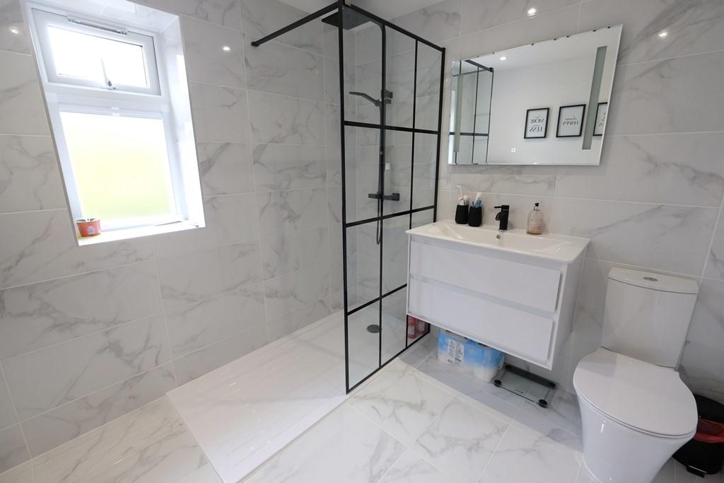 ENSUITE TO BEDROOM 1