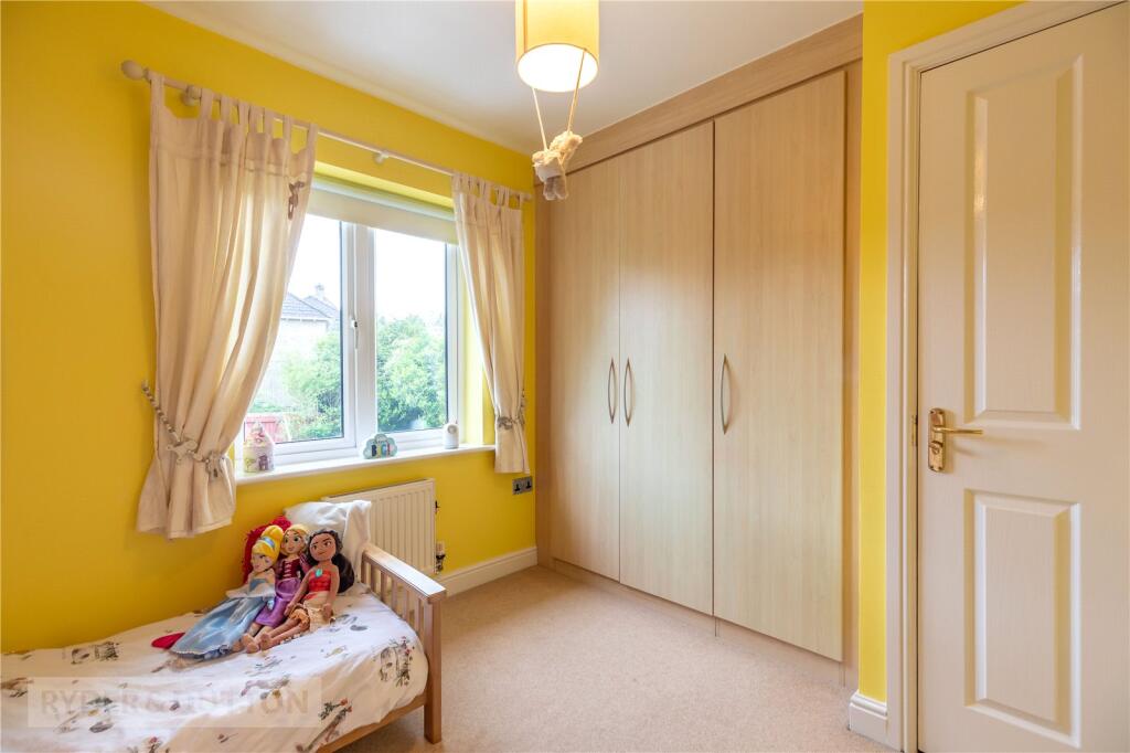 Bed 3 Fitted W/Robes