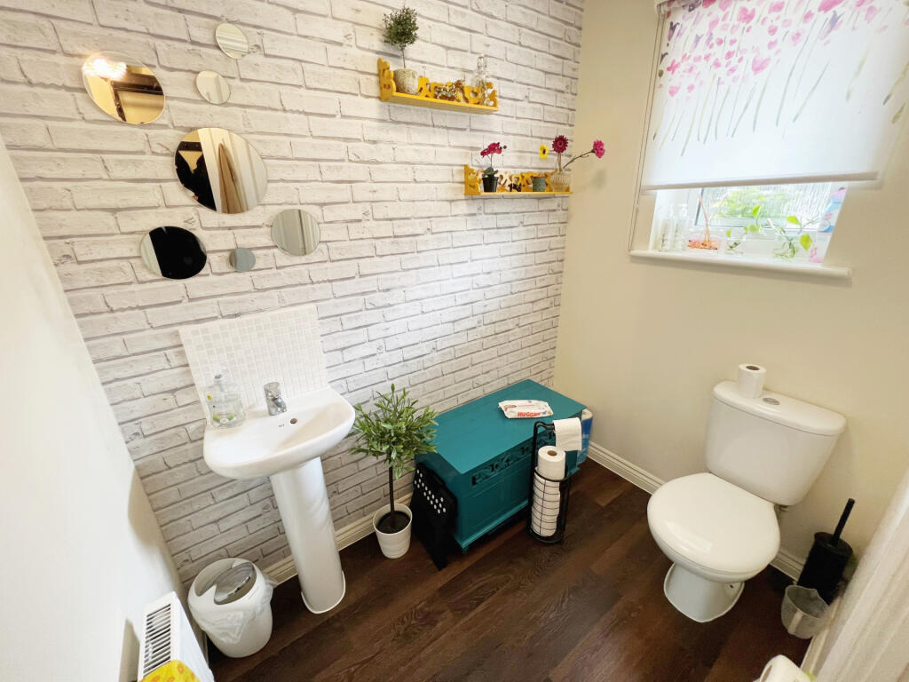 Cloakroom/wc