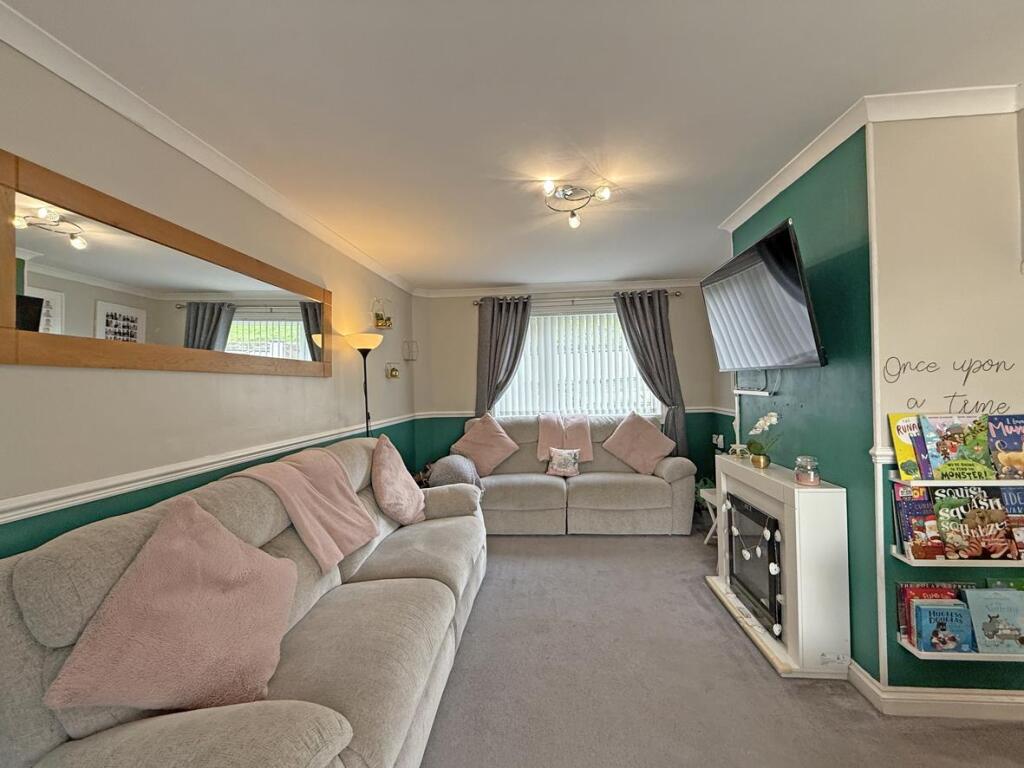 Bramfield Place 20 - Lounge Dining Room 2.jpg