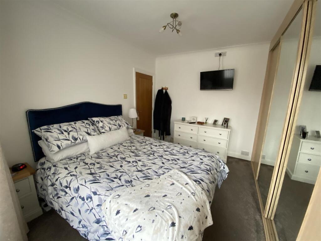 Bedroom no.1 front double: