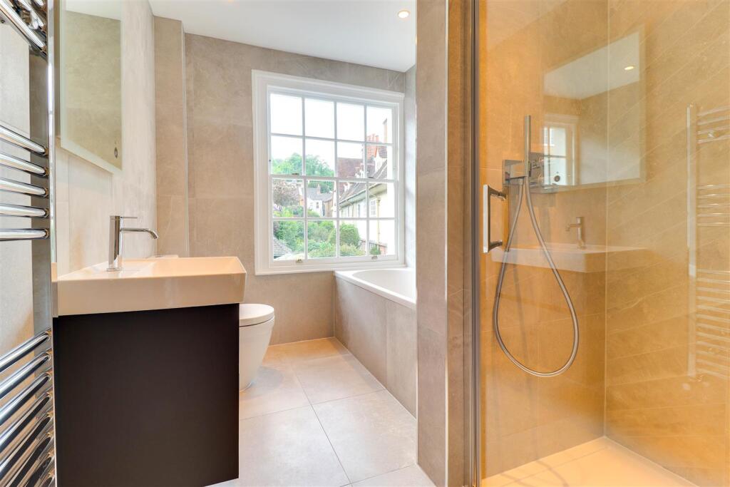 47. Bathroom 1.2.jpg