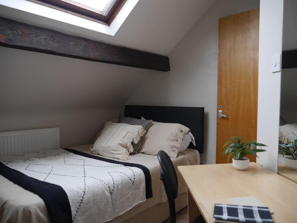 Attic front bedroom