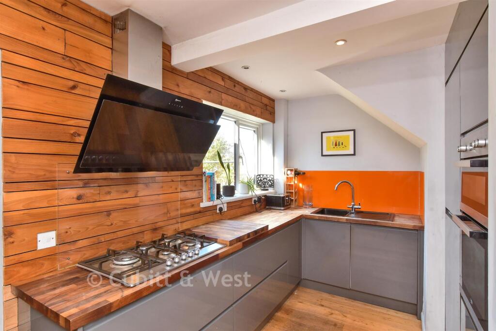 Kitchen/ Dining Room