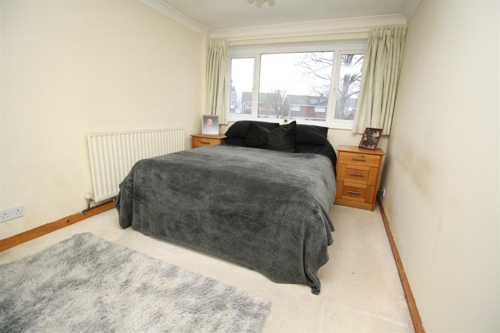 108 Melrose bedroom 1a.JPG