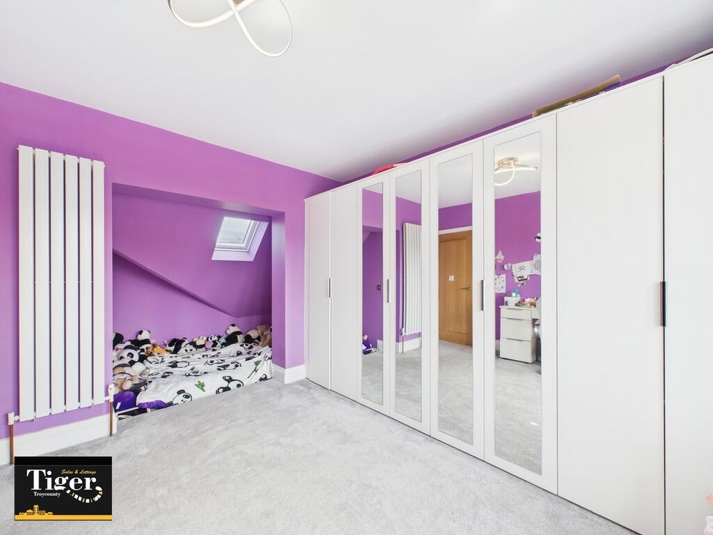 CAM02176G0-PR0559...