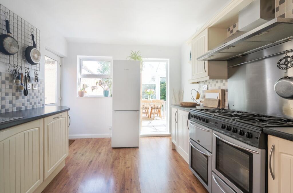 1303703-10-684b440623fcb-ARW