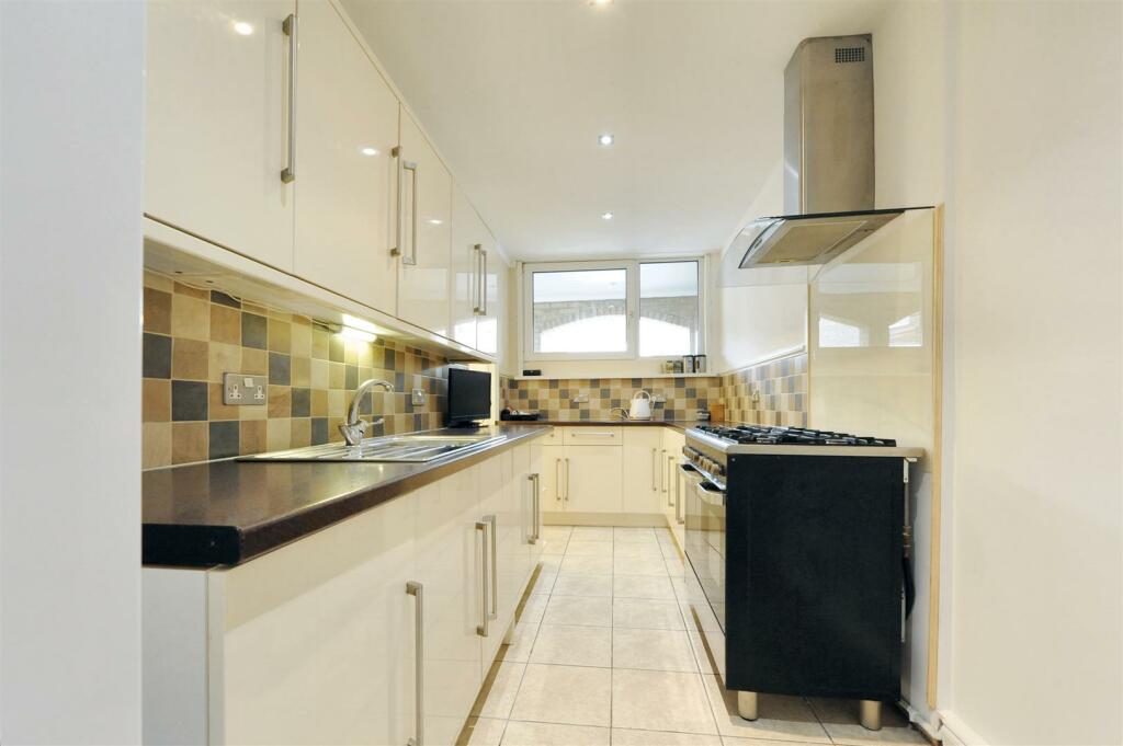 Kitchen.JPG