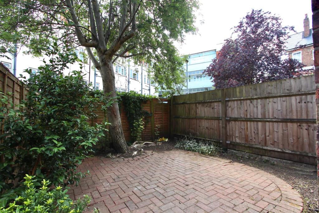 St. Margaret's Avenue, N15