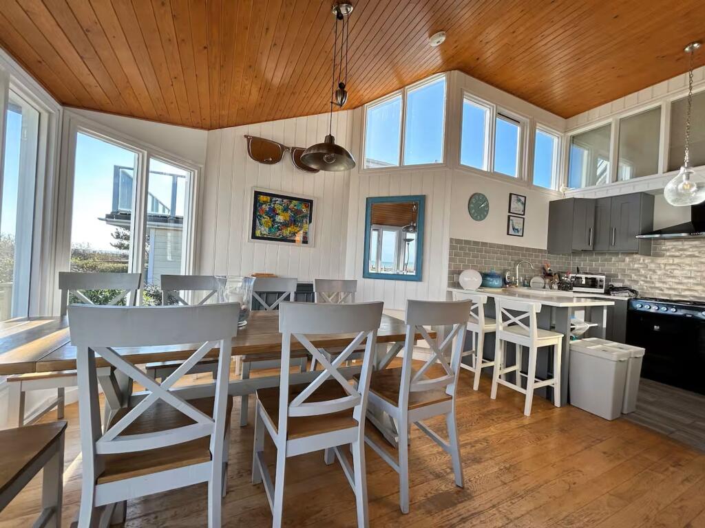 East Beach Road, Selsey, PO20