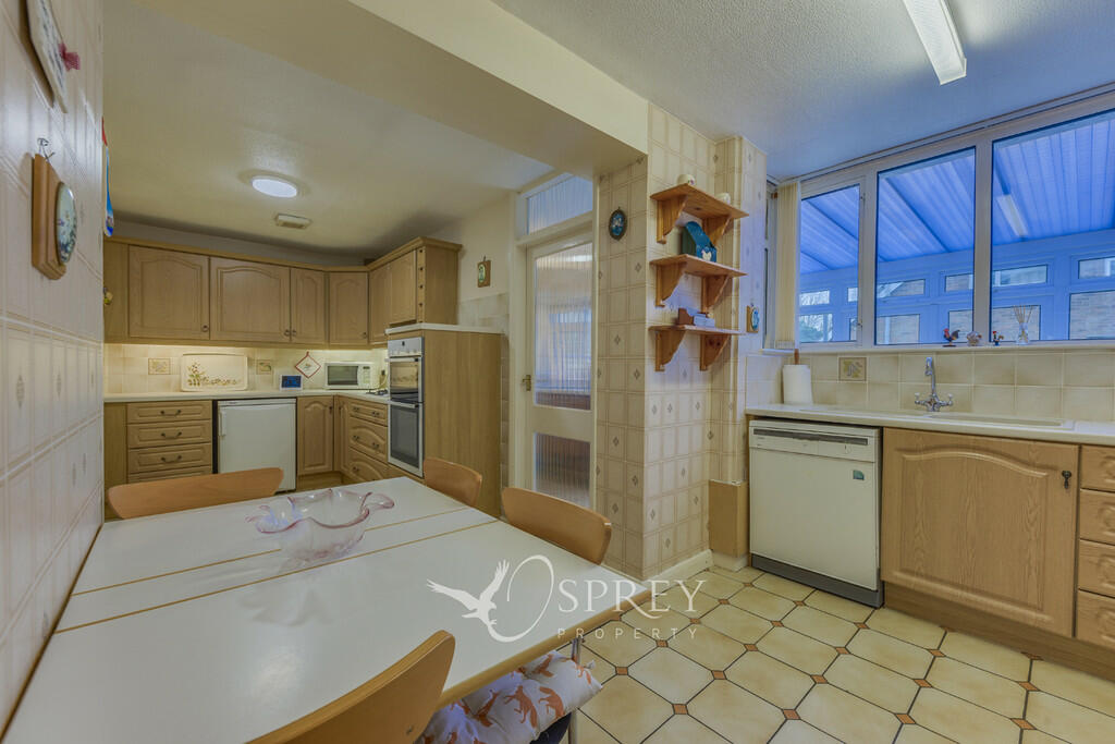 Kitchen/Breakfast...