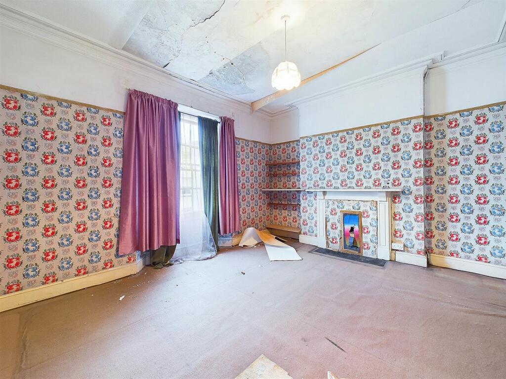10 - 5 Bedroom terraced house.jpg
