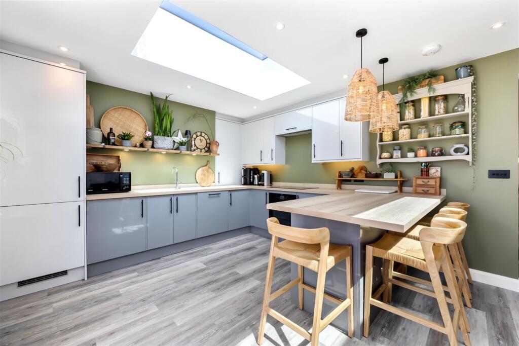 Greenleas 32 KITCHEN.jpeg