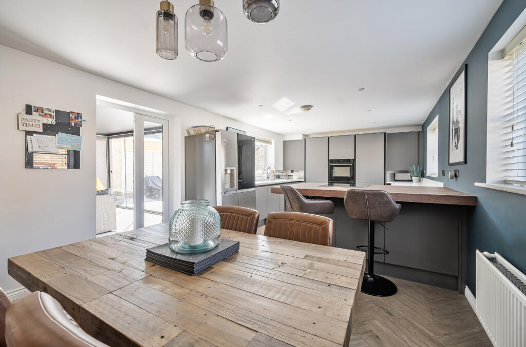 13436551368a8743671565