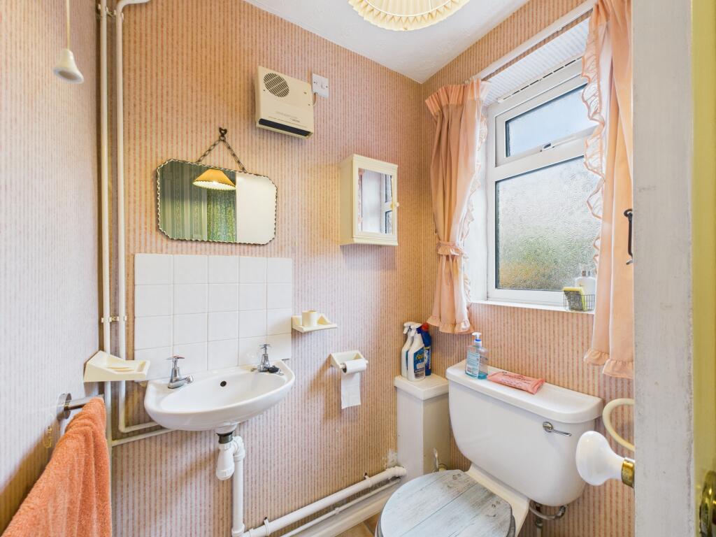Cloakroom/WC