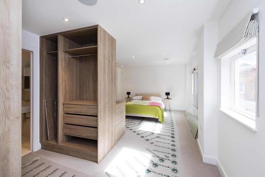 White Horse Yard (flat 5)-w-bed4.jpg