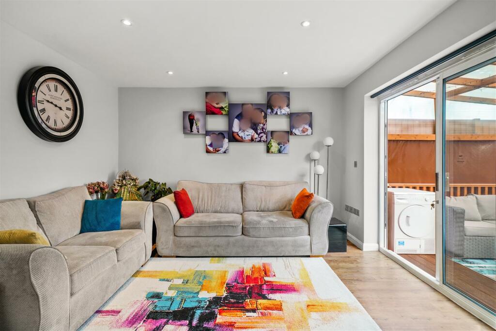 18 Eton Avenue - GXJIt1VDS9yvdK1L1JQG.jpg