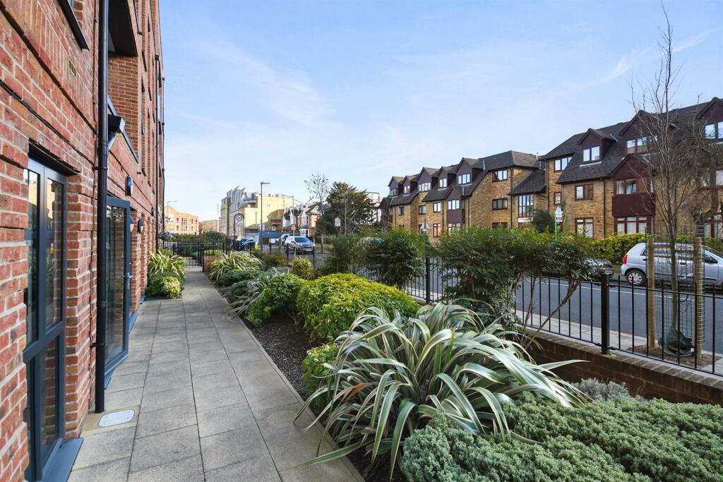 04-dac0GCMCS - 2 Rosen House - Patio - Original (6