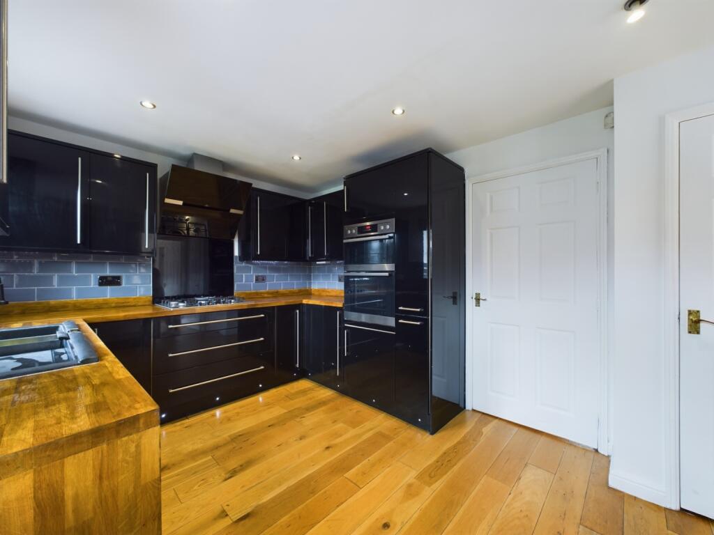 CAM01440G0-PR0122-STILL004