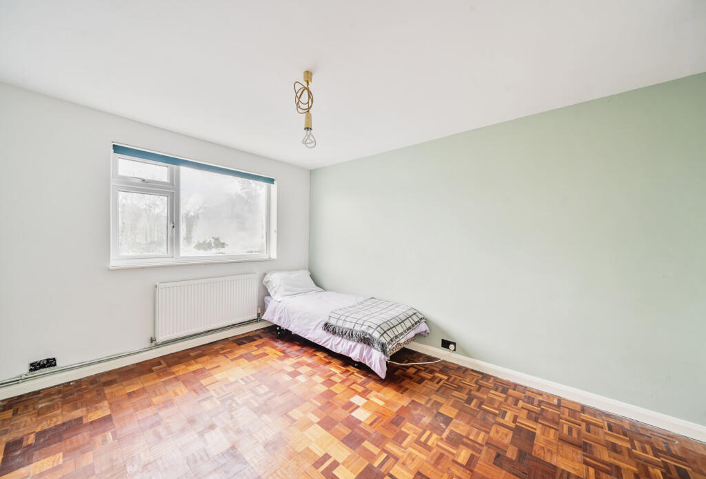 1298397-6-682df5a...