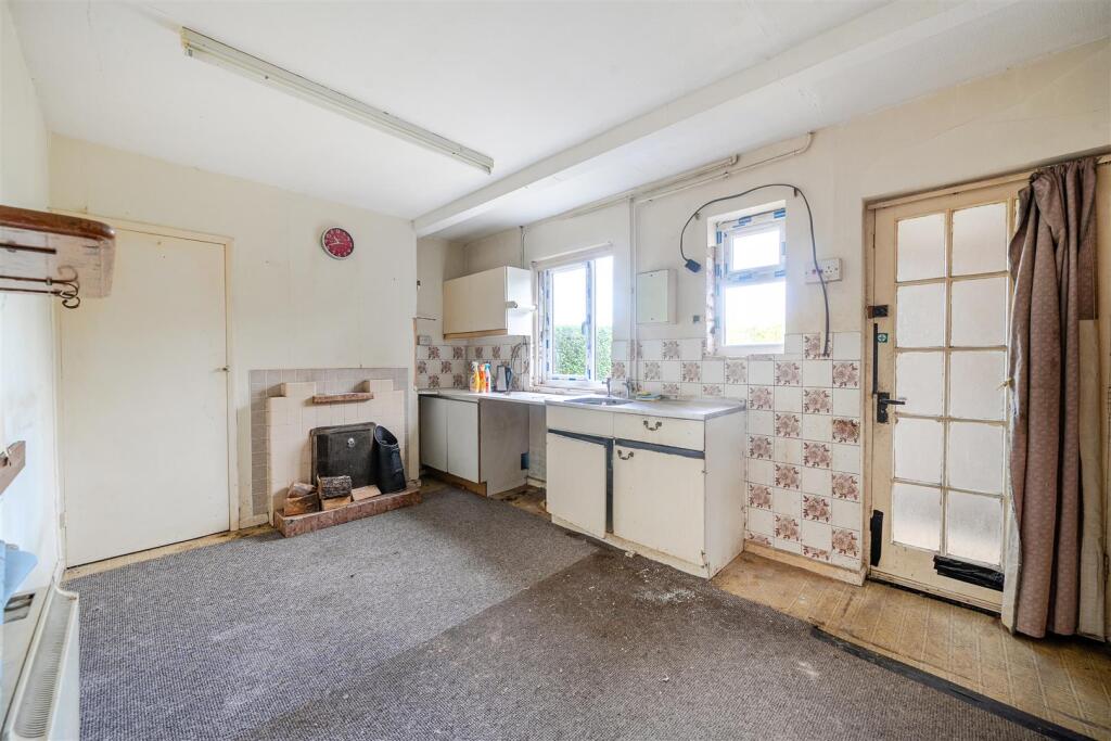 67 Main Road, Shutlanger (5).jpg