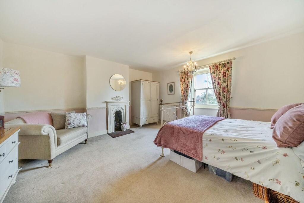 MASTER BEDROOM.jpg