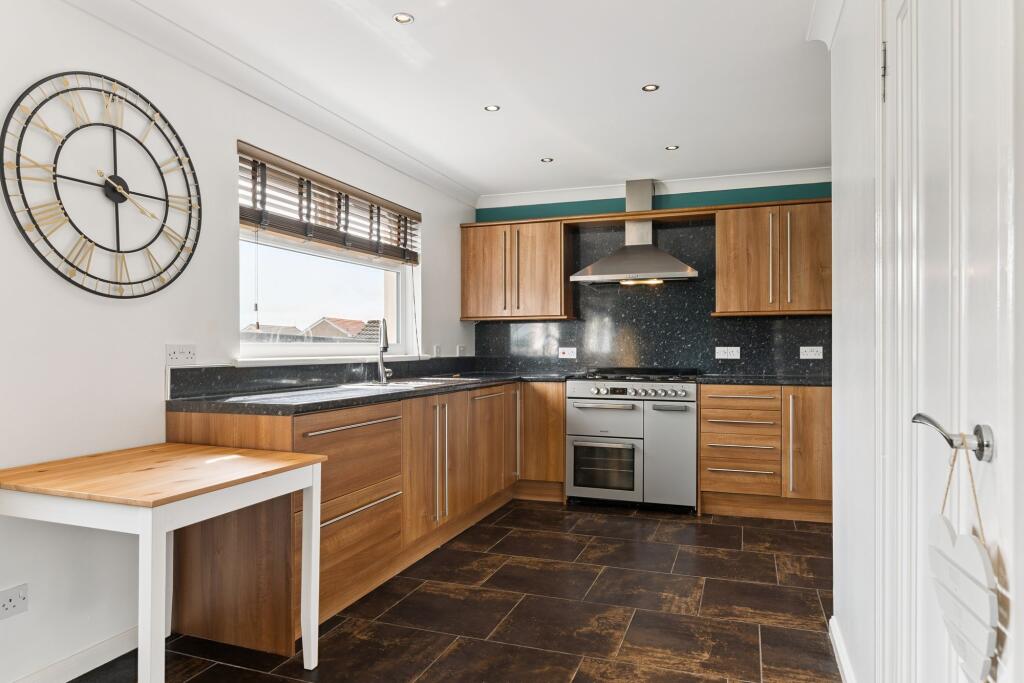 Kitchen / Dining Area