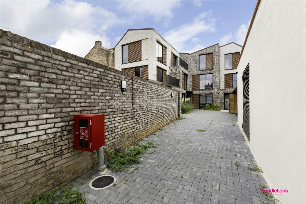 Omegas Court -18.jpg