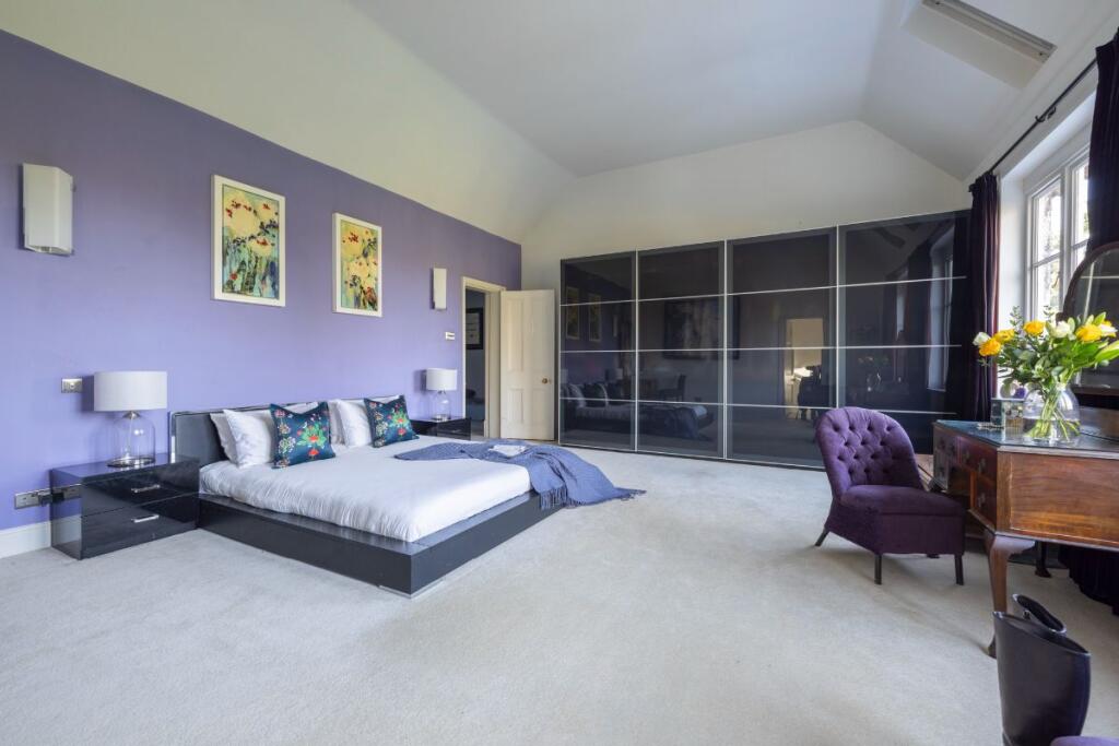 Principal bedroom