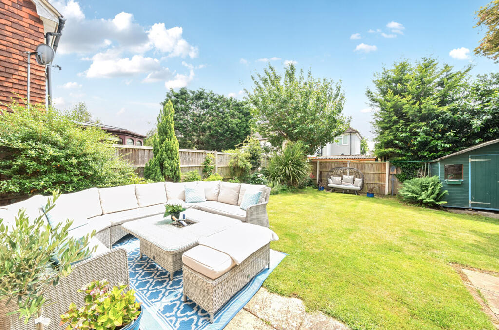 1305384-22-684737...