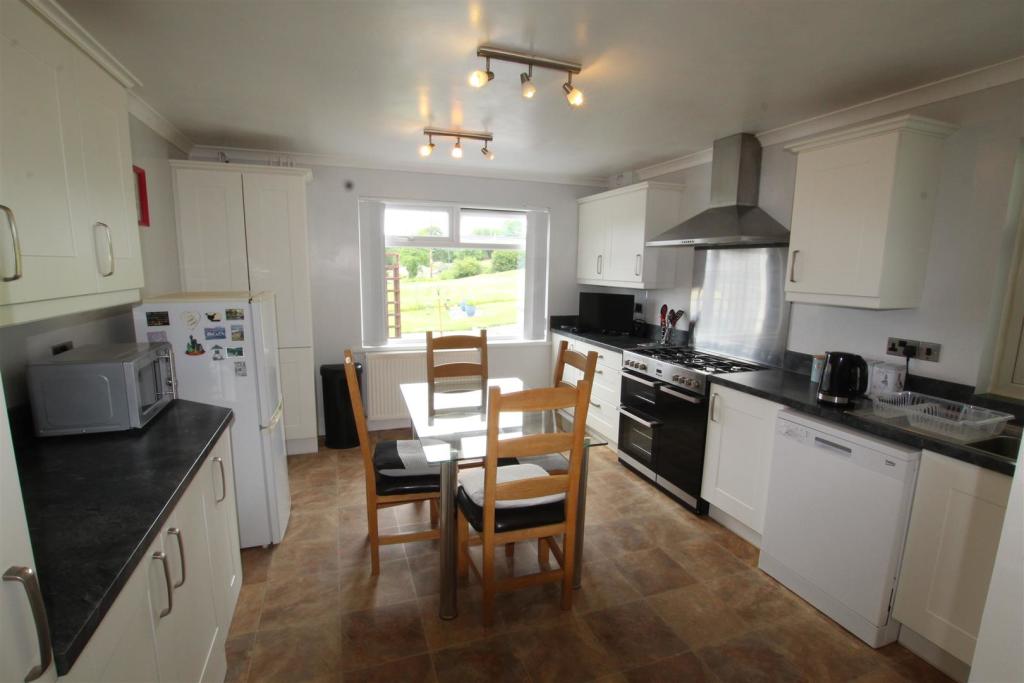 kitchen 1.JPG