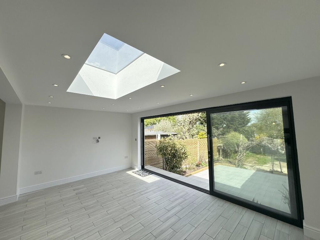 Triple sliding doors