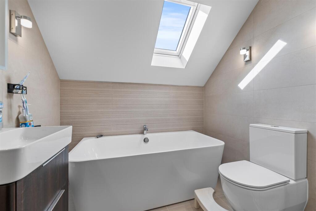 BATH/SHOWER ROOM