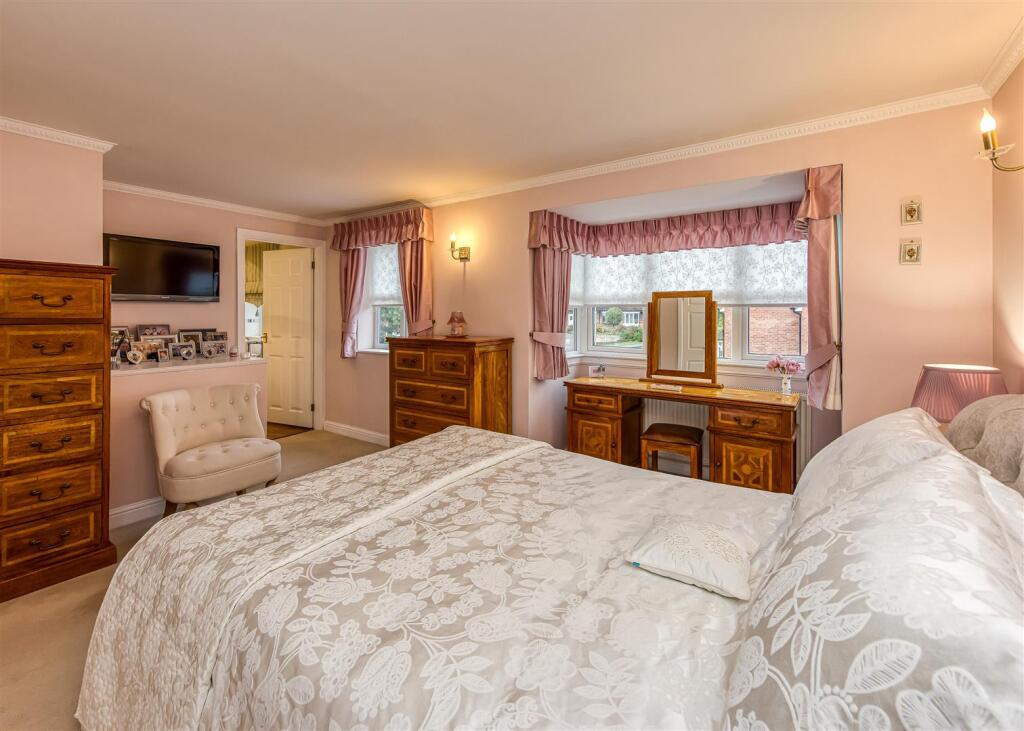 Wombrook House-Bedroom 1.jpg