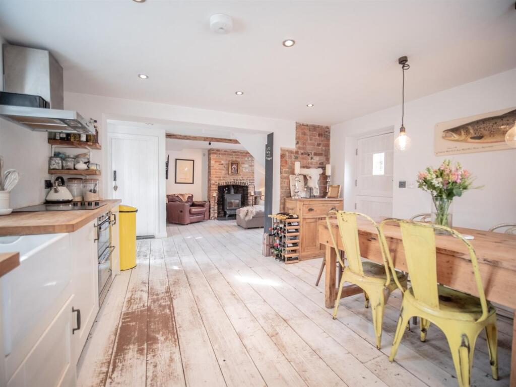 Kitchen (FILEminimizer).jpg