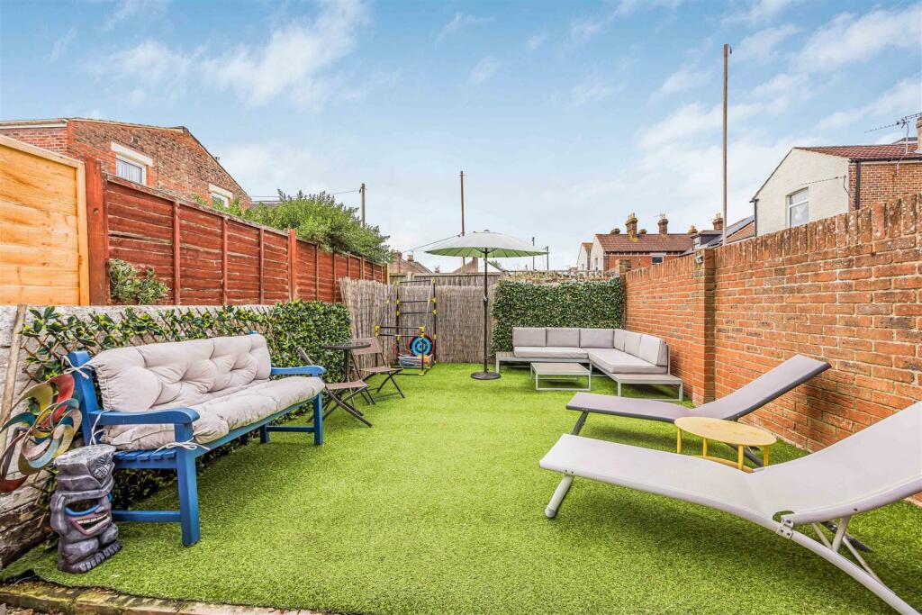 2 Wykeham Avenue, Portsmouth-Small-PorticoMarketin