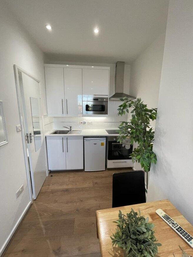 blenheim-gardens-nw2-4nt-982995
