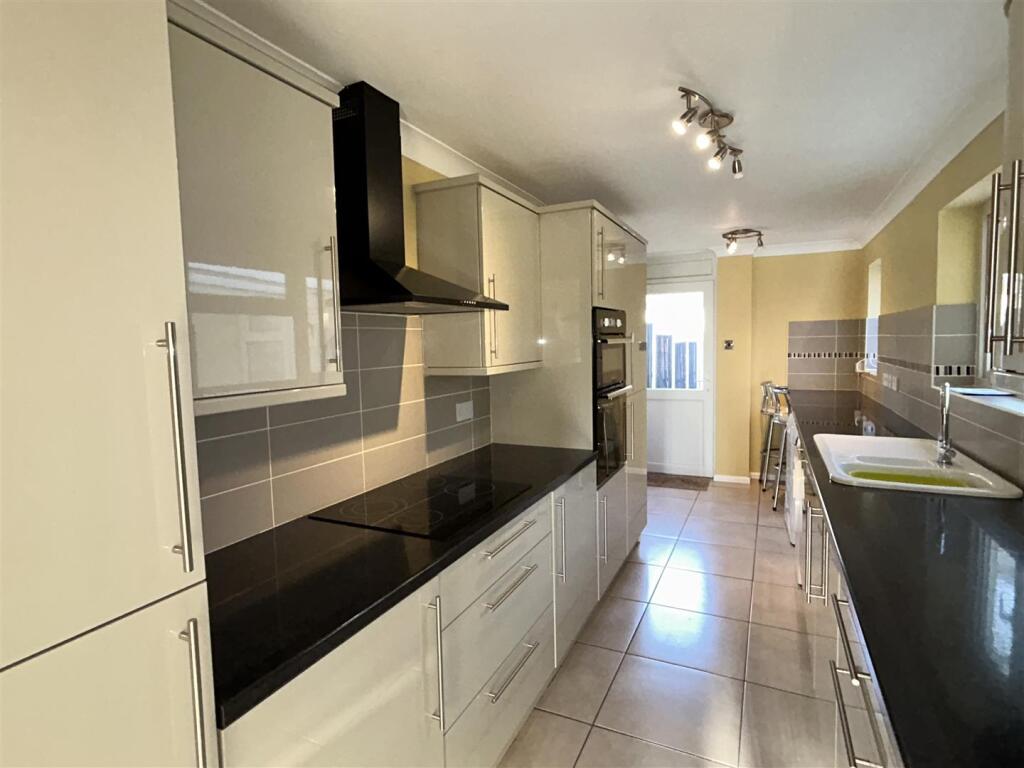 kitchen 1.JPG