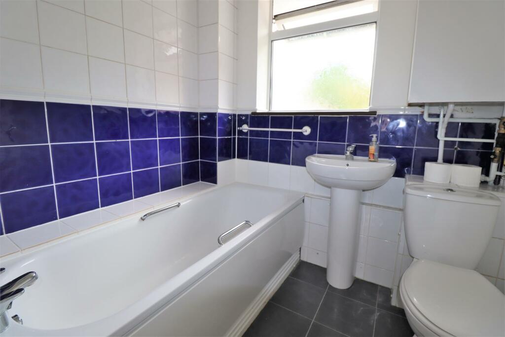 Bathroom ..JPG
