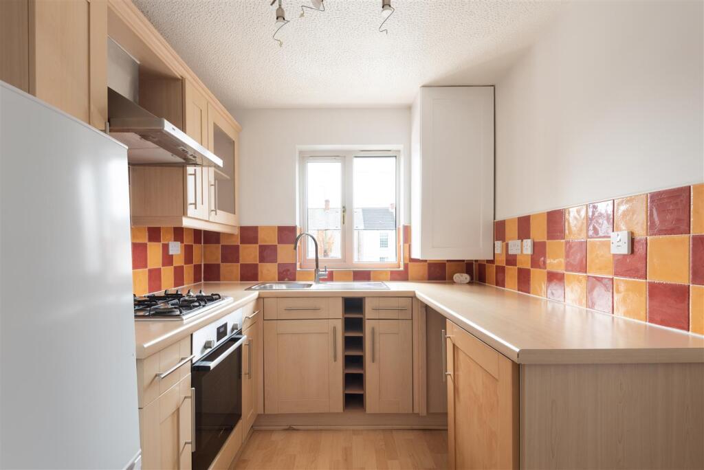 49 St Matthews Close-9.jpg