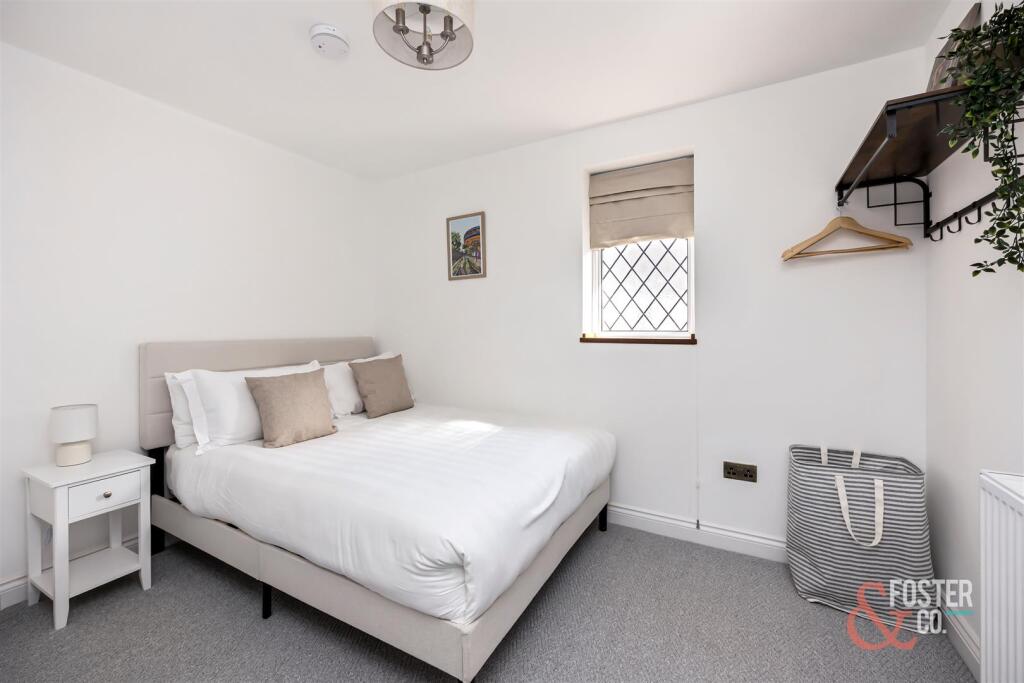 Redhill Close_9-011.JPG