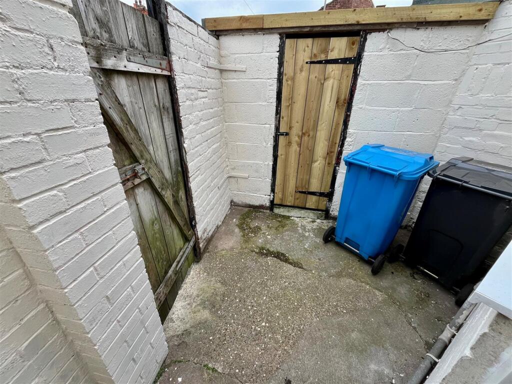 Small Rear Courtyard Area.jpg