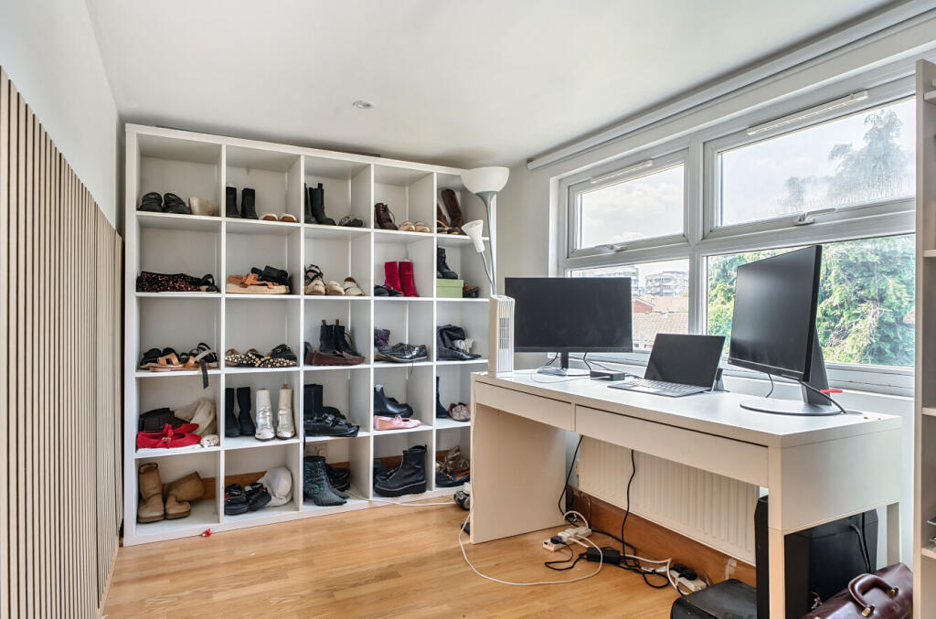 1310950-19-685402...