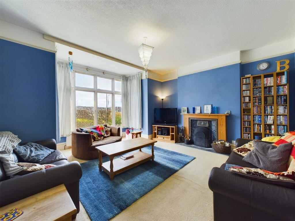 Front Lounge