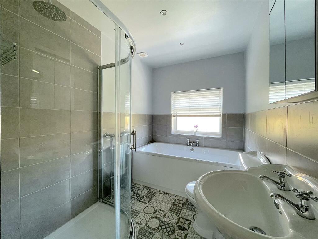 Bathroom (1).jpeg
